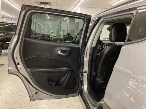 Used 2017 Jeep Compass Latitude w/ Cold Weather Group FWD image 36