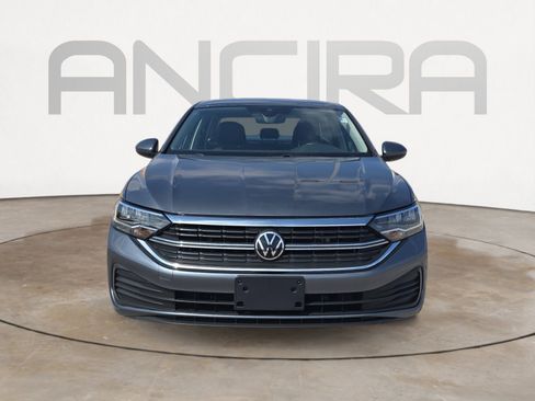 Used 2024 Volkswagen Jetta SE image 3