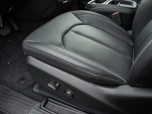 New 2027 Chrysler Pacifica Select FWD image 41