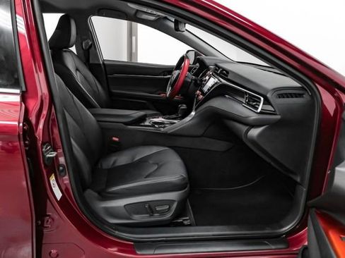 Used 2018 Toyota Camry XLE FWD image 27