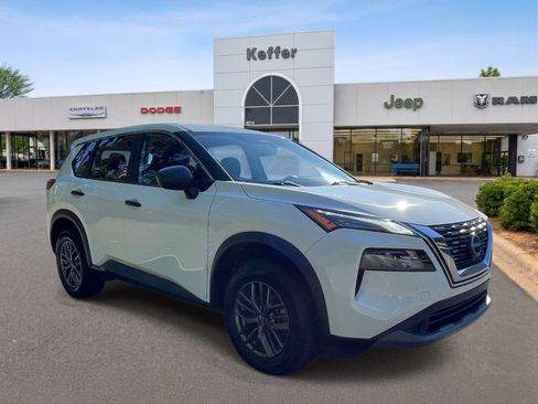 Used 2023 Nissan Rogue S AWD/4WD image 3