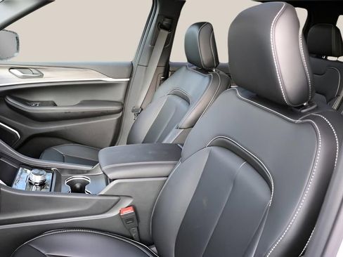 New 2026 Jeep Grand Cherokee L Limited w/ Limited Altitude Package AWD/4WD image 10