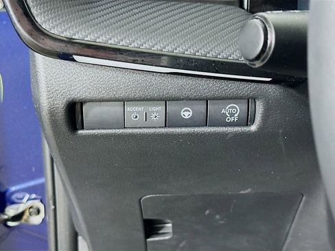 Used 2025 Nissan Kicks SR w/ Interior Electronics Package image 21