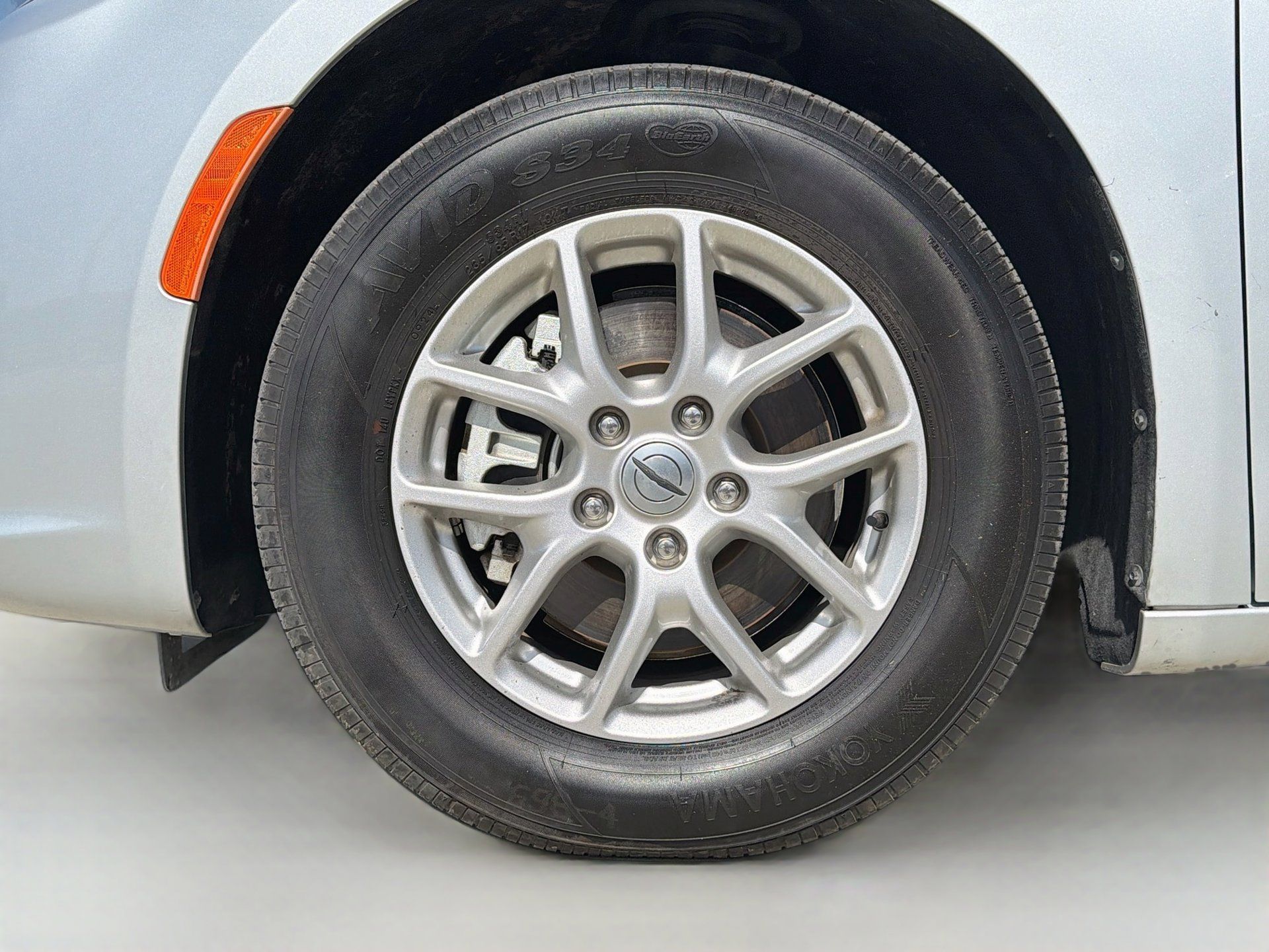 Used 2024 Chrysler Pacifica Touring-L FWD image 32