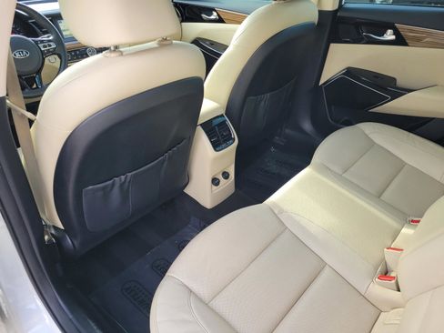 Used 2017 Kia Cadenza Technology image 7