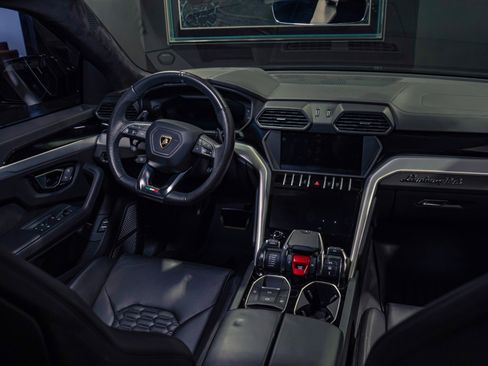 Used 2019 Lamborghini Urus AWD/4WD image 2
