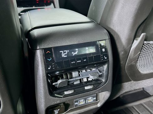 Used 2023 Jeep Grand Cherokee L Limited w/ Luxury Tech Group II AWD/4WD image 25