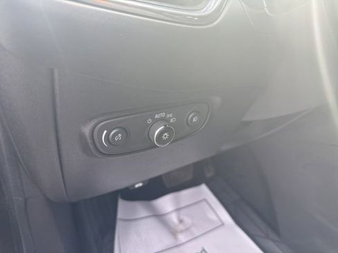 Used 2018 Chevrolet Equinox Premier FWD image 13