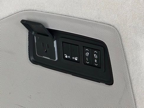 Used 2022 Cadillac Escalade Sport Platinum w/ Heavy-Duty Trailer Package image 11