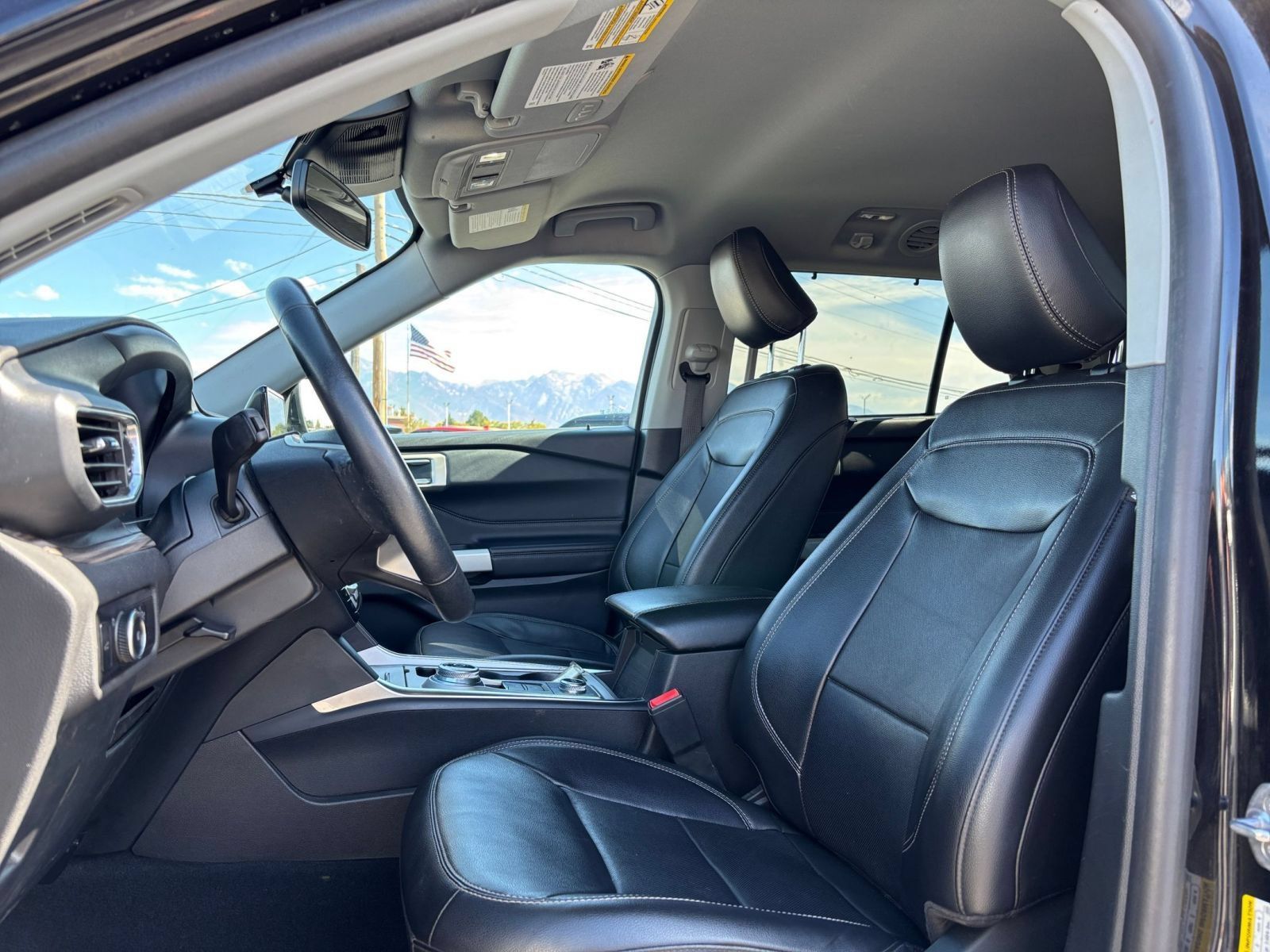 Used 2023 Ford Explorer Limited AWD/4WD image 29