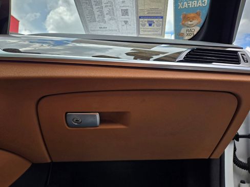 Used 2019 BMW 530e w/ M Sport Package RWD image 46
