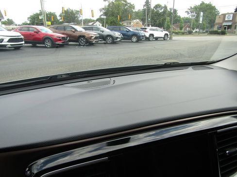 Used 2017 Chrysler Pacifica Touring-L image 13