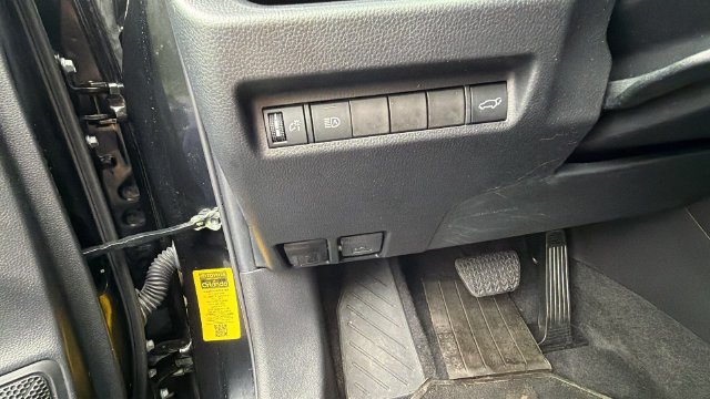 Used 2022 Toyota RAV4 XLE Premium FWD image 19