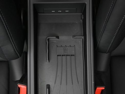 Used 2025 Porsche 911 Carrera RWD image 21