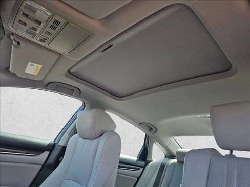 Used 2018 Honda Accord Touring image 21