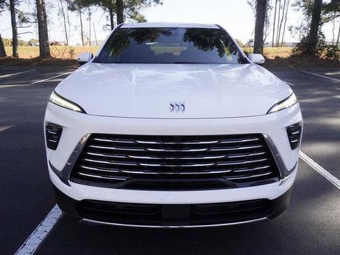 Used 2025 Buick Enclave Preferred image 8