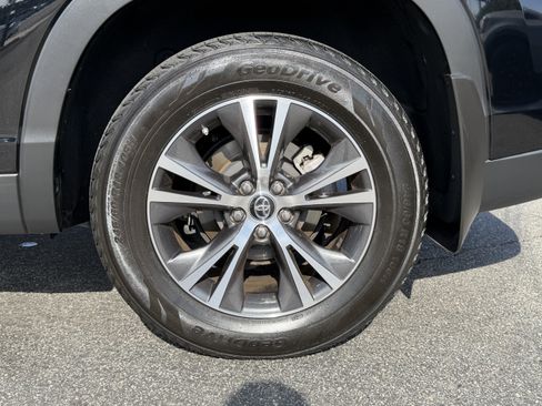 Used 2019 Toyota Highlander LE FWD image 11
