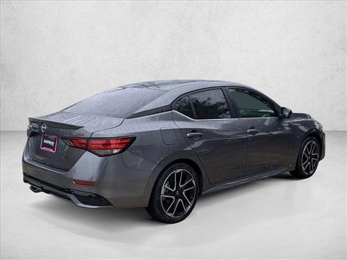 Used 2025 Nissan Sentra SR w/ SR Premium Package image 2
