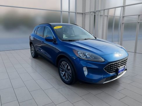 Used 2022 Ford Escape Titanium w/ Class II Trailer Tow Package image 3