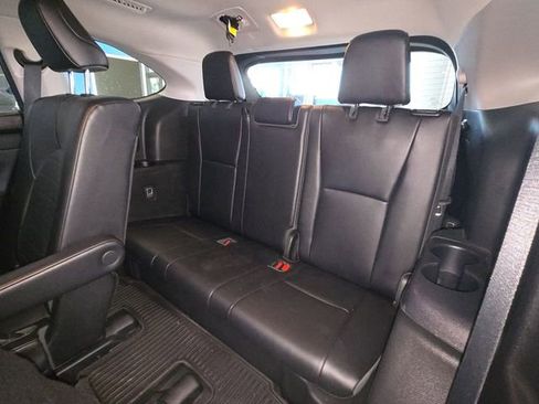 Used 2021 Toyota Highlander XLE FWD image 23
