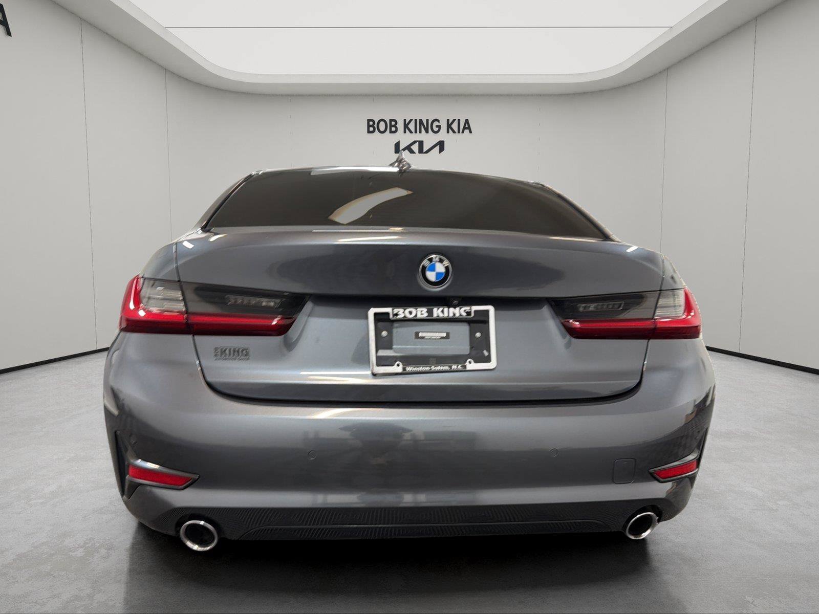 Used 2022 BMW 330i Sedan w/ Premium Package 2 RWD image 4