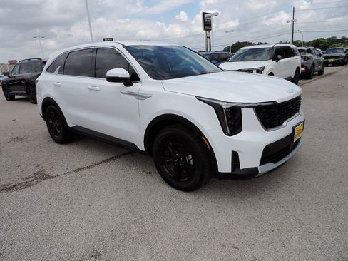 New 2026 Kia Sorento LX FWD image 3