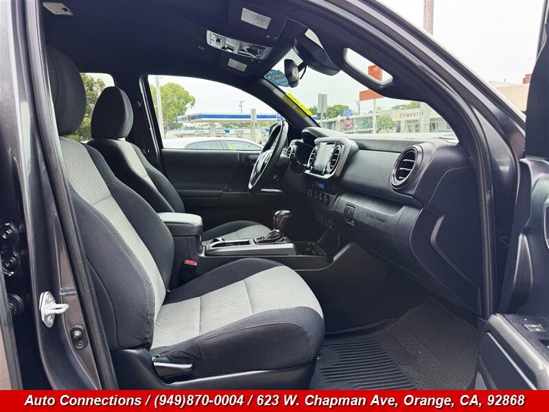 Used 2021 Toyota Tacoma TRD Off-Road w/ Technology Package AWD/4WD image 7
