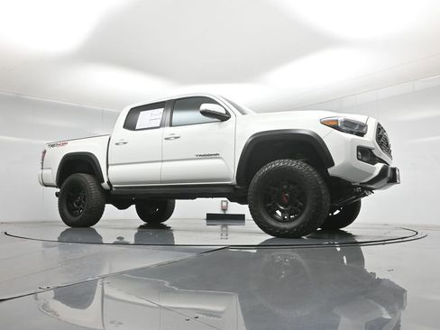 Used 2022 Toyota Tacoma TRD Off-Road w/ Technology Package AWD/4WD image 44