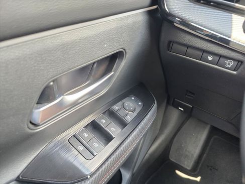 Used 2025 Nissan Kicks SR FWD image 22