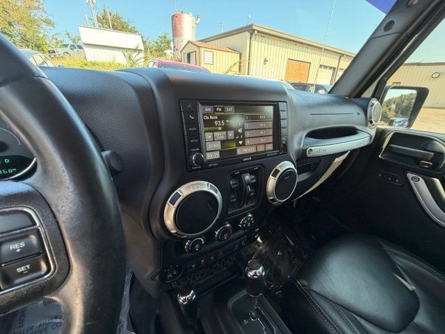 Used 2017 Jeep Wrangler Unlimited Sahara w/ Connectivity Group AWD/4WD image 21