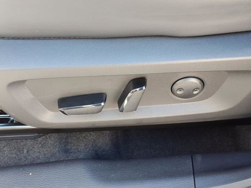 New 2026 Mitsubishi Outlander SE image 13