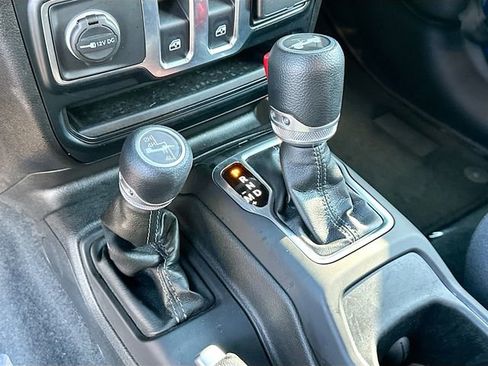 Used 2024 Jeep Wrangler Sport S image 16