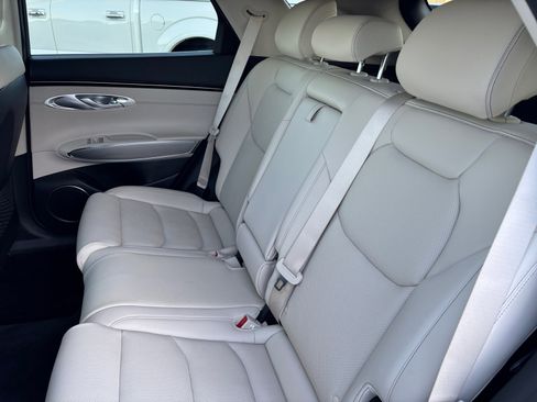 Used 2024 Genesis GV70 2.5T w/ Select Package image 17