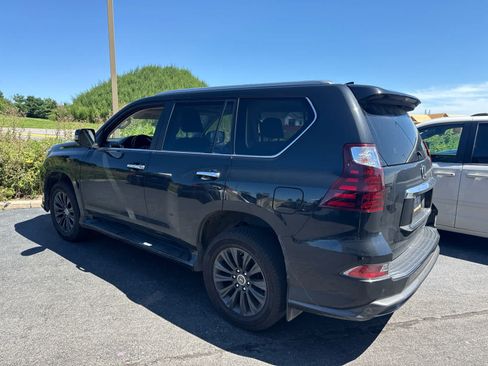 Used 2022 Lexus GX 460 Luxury w/ Sport Design Package AWD/4WD image 3