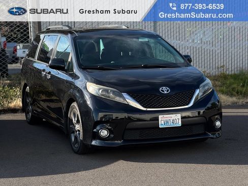 Used 2016 Toyota Sienna SE Premium FWD image 1