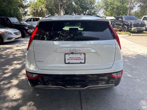 Used 2023 Kia Niro Wind w/ Wind Preserve Package FWD image 8
