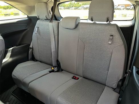 Used 2025 Toyota Sienna LE image 16