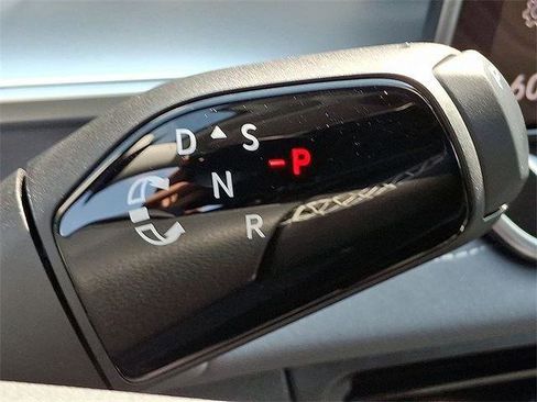 New 2025 Volkswagen Tiguan SE image 11