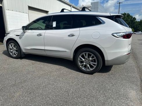 Used 2023 Buick Enclave Premium w/ Experience Buick Package FWD image 3