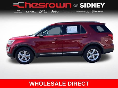 Used 2017 Ford Explorer XLT w/ Equipment Group 202A AWD/4WD image 2
