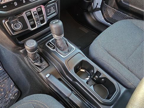 Used 2024 Jeep Wrangler Sport S image 25