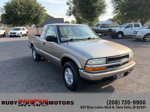 Used 2003 Chevrolet S10 Pickup LS w/ Convenience Package AWD/4WD image 1