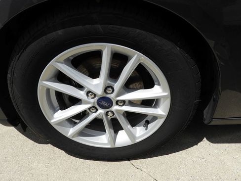 Used 2018 Ford Focus SE FWD image 12