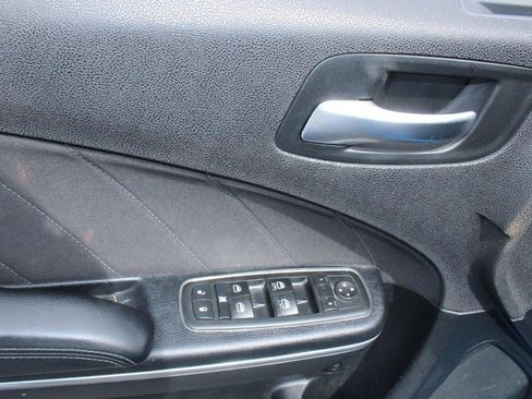 Used 2015 Dodge Charger SXT image 9
