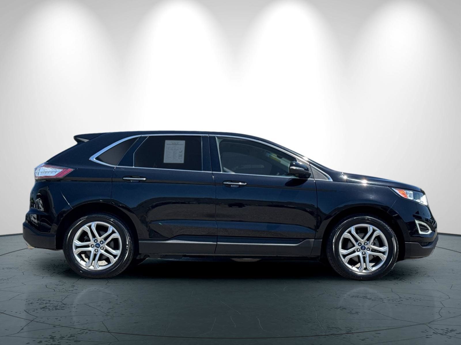 Used 2017 Ford Edge Titanium FWD image 3