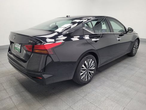 Used 2024 Nissan Altima 2.5 SV FWD image 10