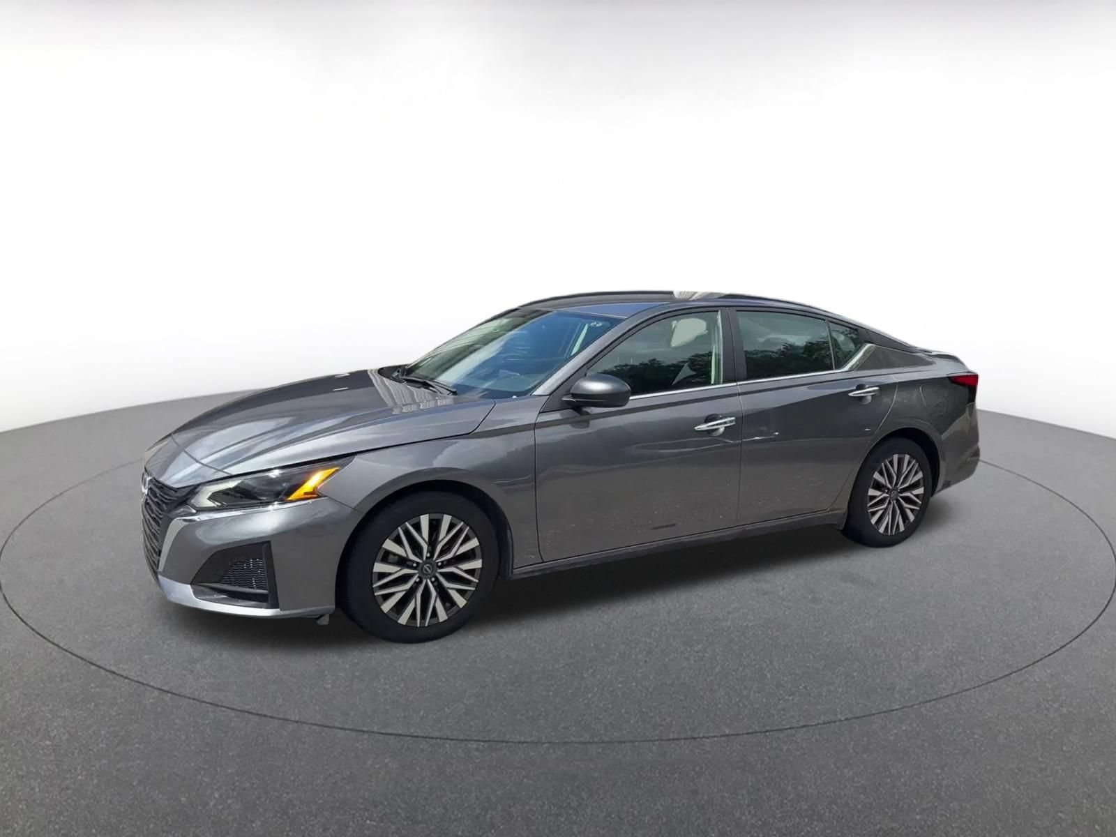 Used 2025 Nissan Altima 2.5 SV FWD image 6
