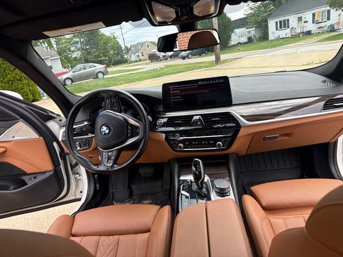 Used 2021 BMW 530i xDrive w/ Convenience Package AWD/4WD image 9