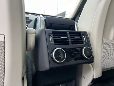 Used 2024 Land Rover Discovery S image 13