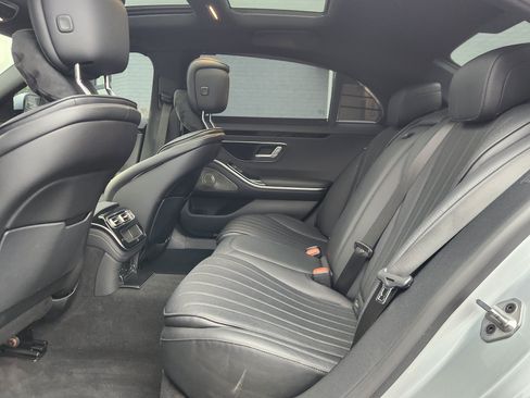 Used 2022 Mercedes-Benz S 500 4MATIC w/ AMG Line Package image 30